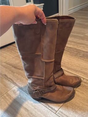Women's Tall Riding Boots in Brown